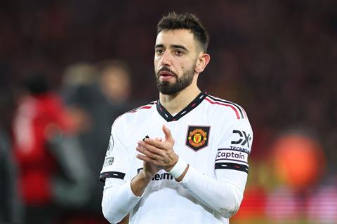 Bruno Fernandes thoát án phạt sau khi đẩy trọng tài